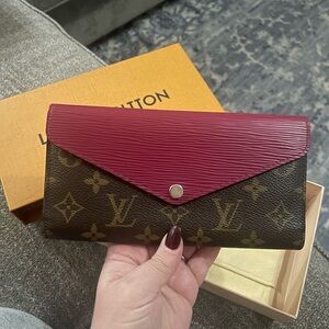 100% authentic Lpuis Vuitton wallet full inclusion